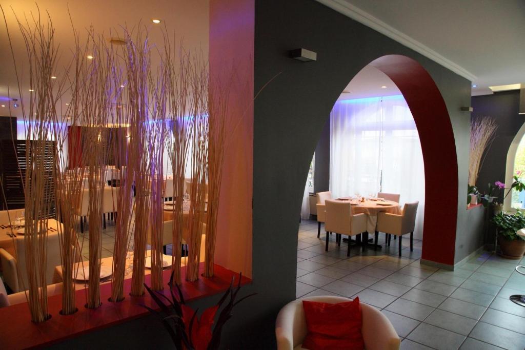 Logis Hotel Restaurant Le Castel Fleuri サン・ジャン・アン・ロワイヤン エクステリア 写真