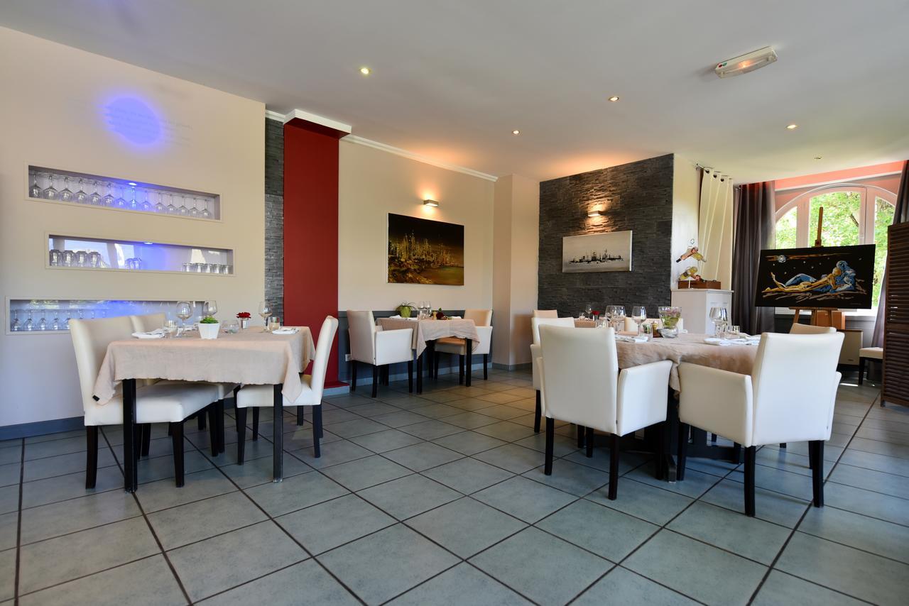 Logis Hotel Restaurant Le Castel Fleuri サン・ジャン・アン・ロワイヤン エクステリア 写真