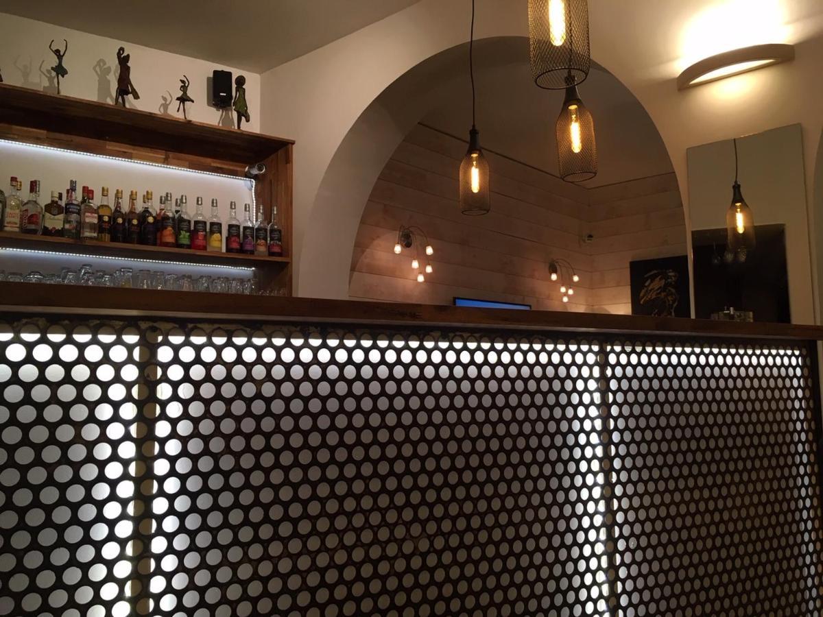 Logis Hotel Restaurant Le Castel Fleuri サン・ジャン・アン・ロワイヤン エクステリア 写真