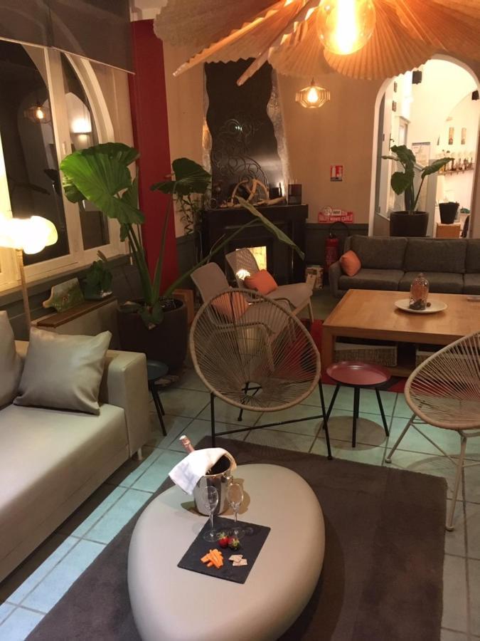 Logis Hotel Restaurant Le Castel Fleuri サン・ジャン・アン・ロワイヤン エクステリア 写真