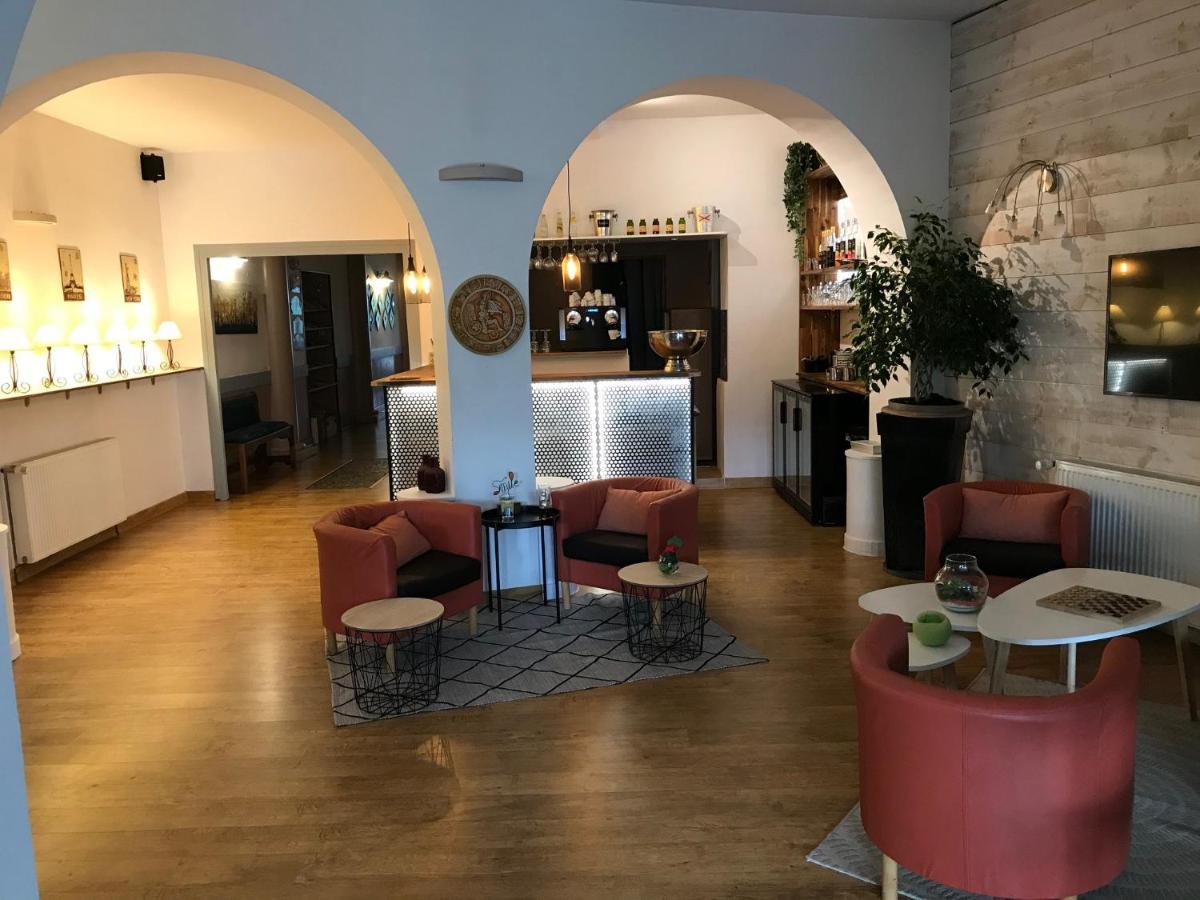 Logis Hotel Restaurant Le Castel Fleuri サン・ジャン・アン・ロワイヤン エクステリア 写真